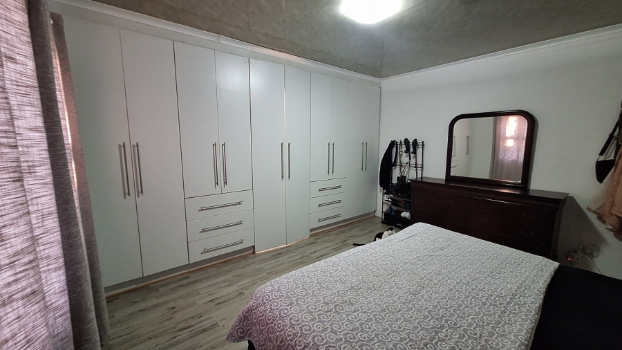 4 Bedroom Property for Sale in Velddrif Western Cape
